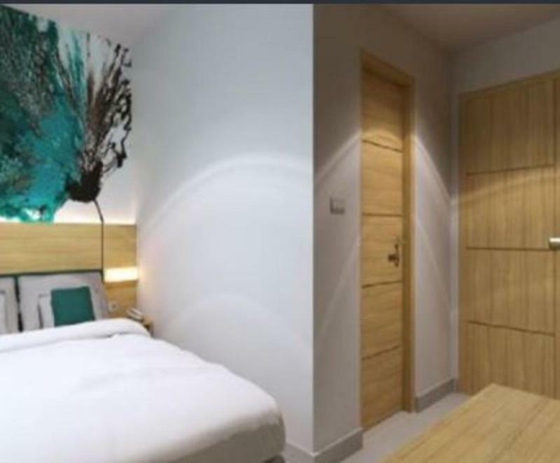 Reddoorz @ Arimbi Dewi Sartika Baru Hotel 3*